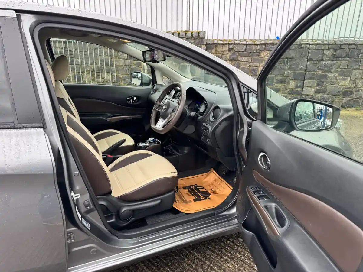 Product gallery image