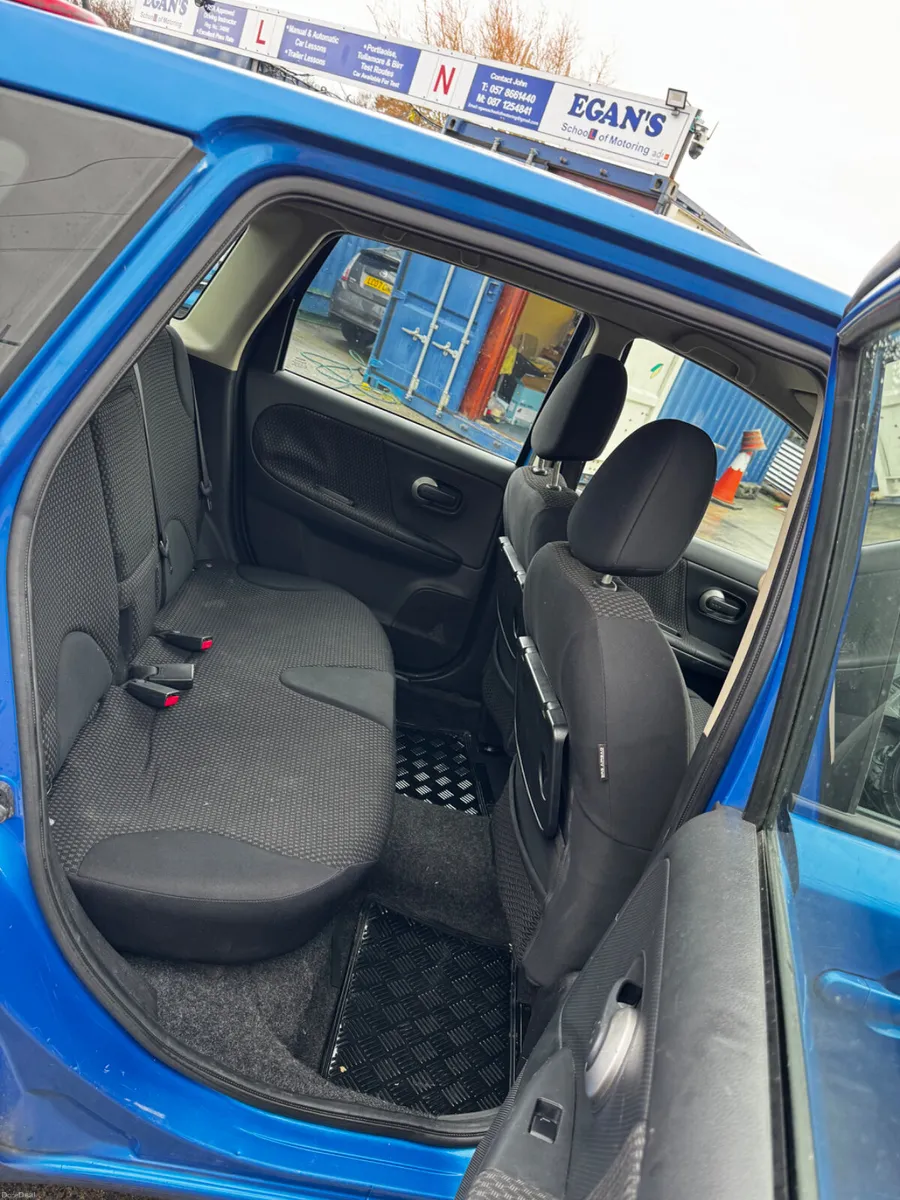 Product gallery image