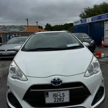 Toyota Aqua 2015 Hybri front